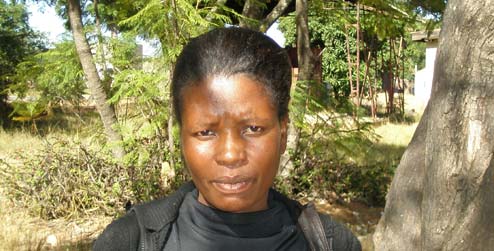 portrait of Florence, who is living with HIV in Zimbabwe