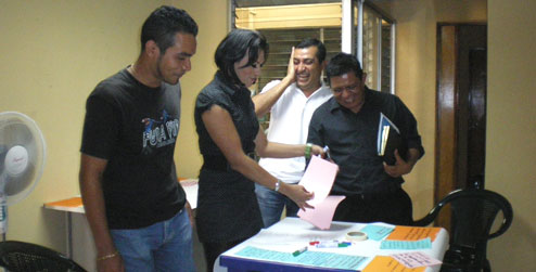 Participantes en un taller de género en VIH
