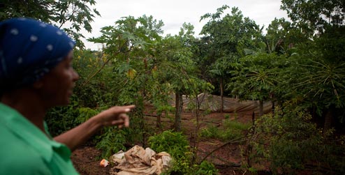 Amparo pointing to her garden