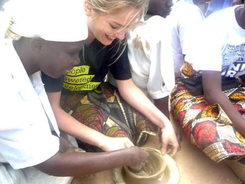 Volunteer Beth and Malawian women make clay pot