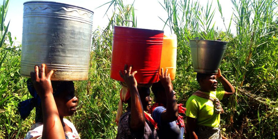 malawi_women_water_homepage.jpg