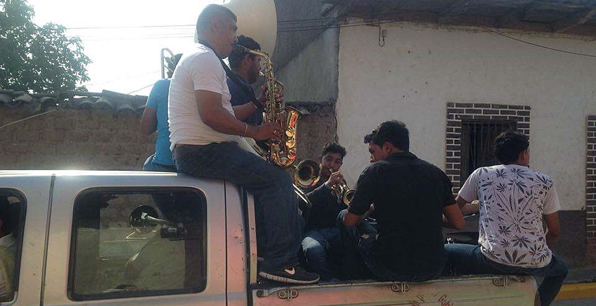 The town hall’s wind band passing through the streets of Villa de San Antonio on Mother’s Day