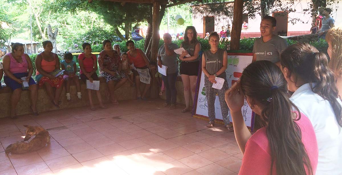 Muchos miembros de la comunidad estuvieron presentes para la charla, fue un gran éxito