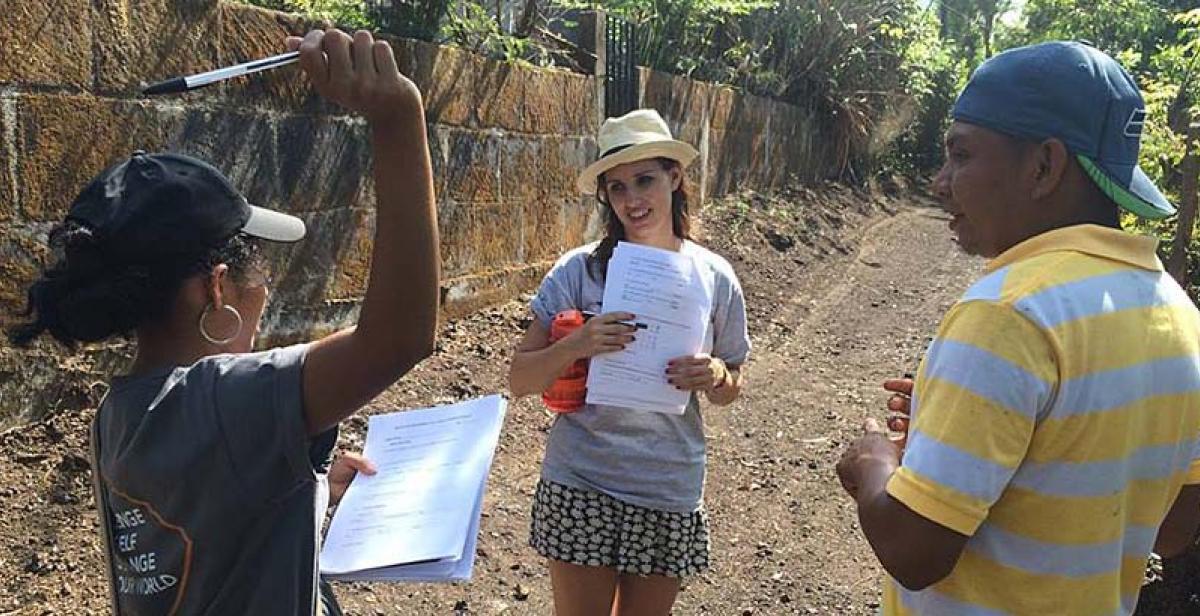 Volunteers conducting surveys in La Sabanita
