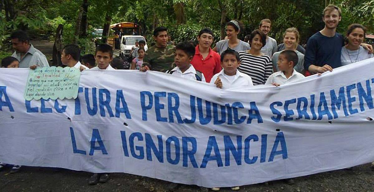 ICS volunteers and students marching in La Sabanita