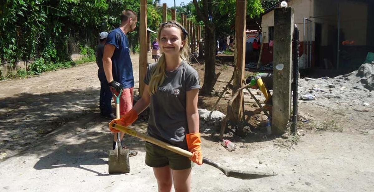 ICS volunteer Rachel doing construction work in Santa Marta