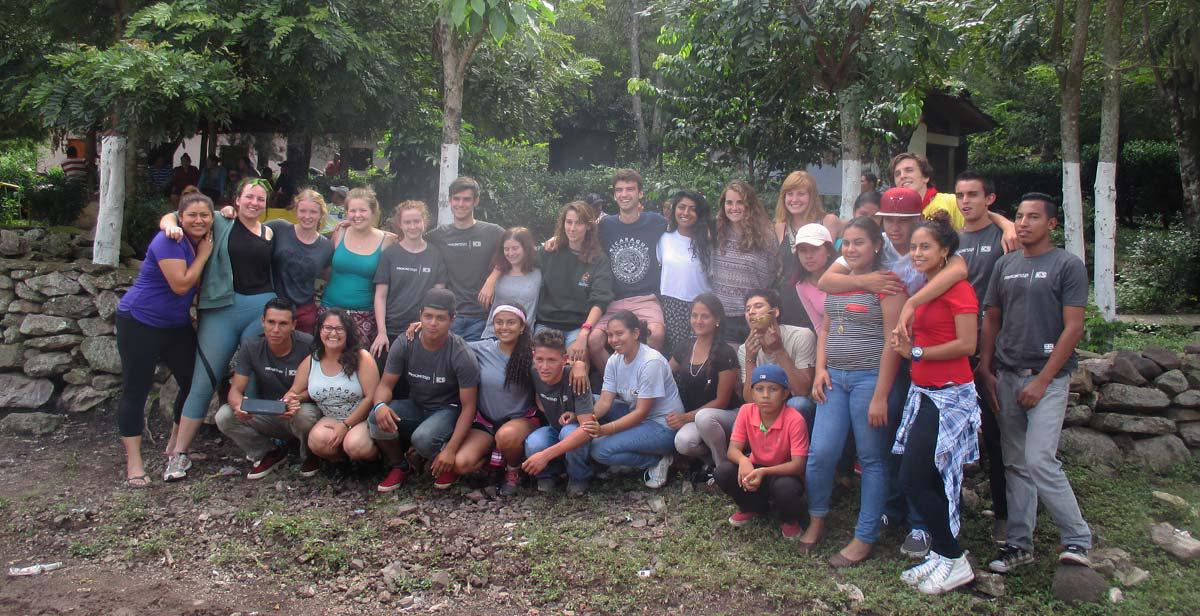 Los dos grupos de voluntarios unidos una vez más