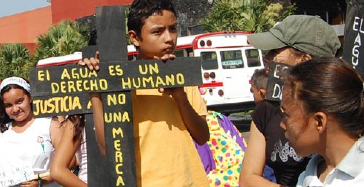 Young people on a climate justice demonstration in El Salvador