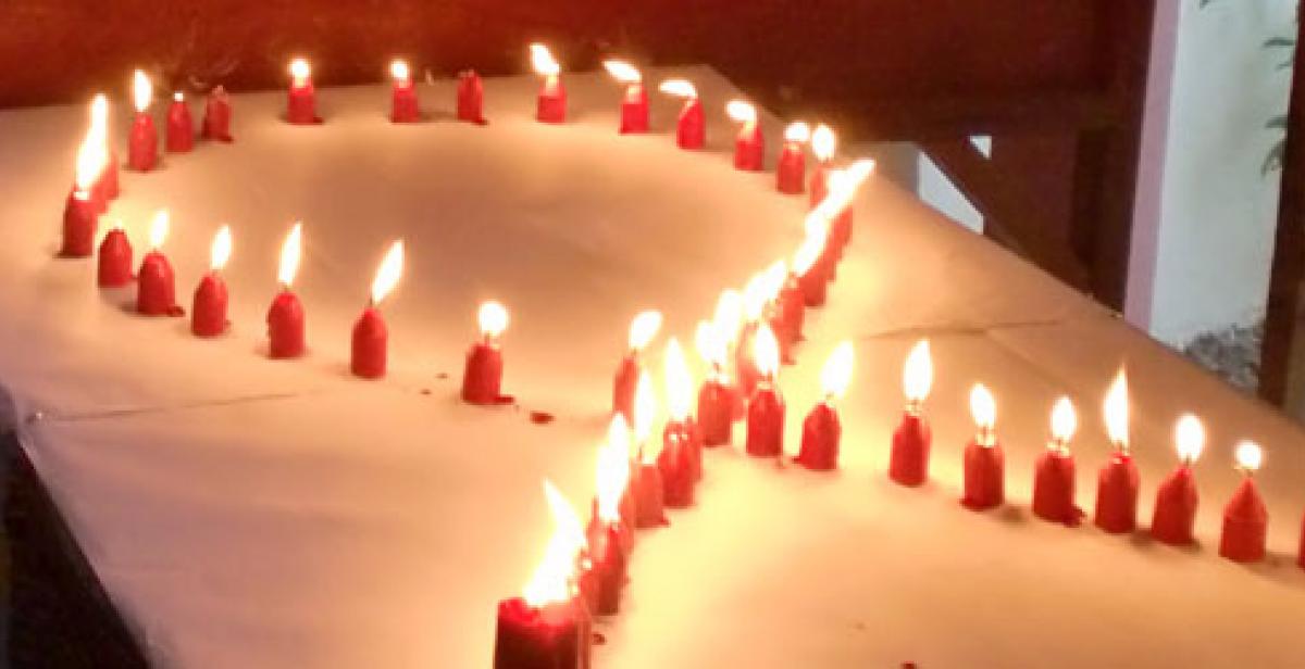 A display of candles at the Estrela+ Christmas party