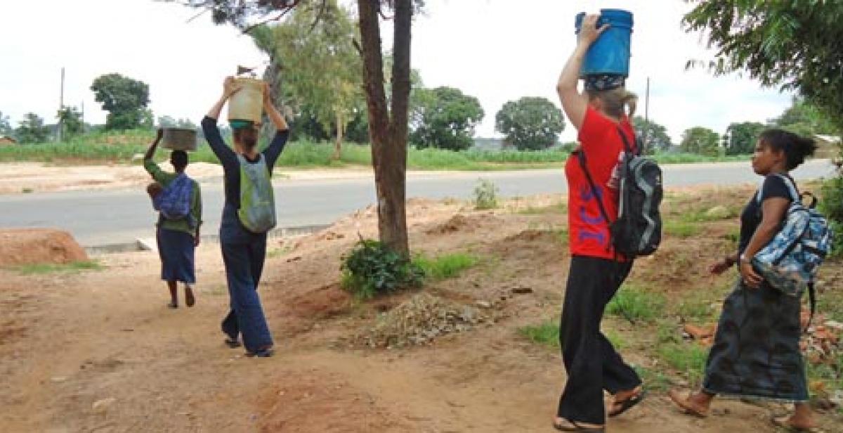 Volunteers carrying water in Malawi