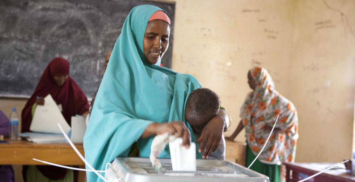 Woman voting in Somaliland local elections Nov 28 2012