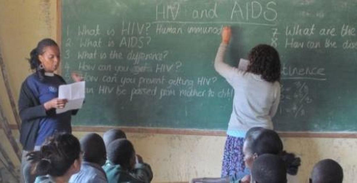 ICS Volunteers Yvonne and Charlee talking about HIV in a classroom in Zimbabwe