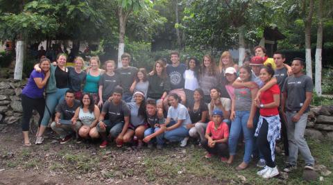 Los dos grupos de voluntarios unidos una vez más