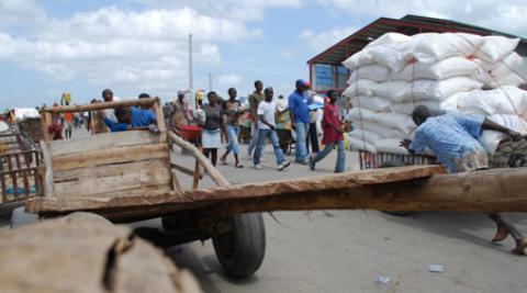 Man pushing barrow at Dajabón Market