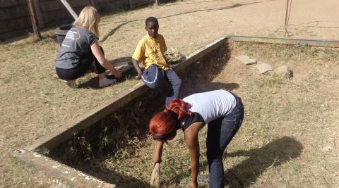 ICS volunteers in Zimbabwe