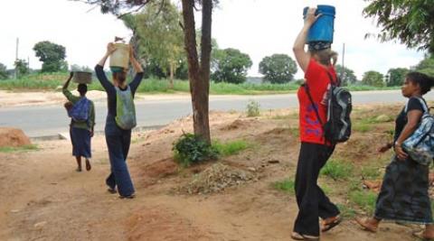 Volunteers carrying water in Malawi