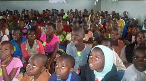 A sea of attentive faces in Area 1B primary school