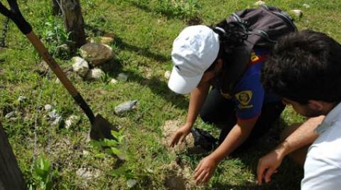 Volunteers working on reforestation in Nicaragua