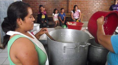 Soup kitchen in Peru - Villa El Salvador