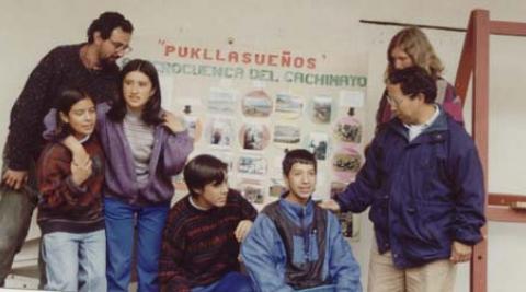 Juan Diego (a la izquierda de la foto) con colegas y alumnos.