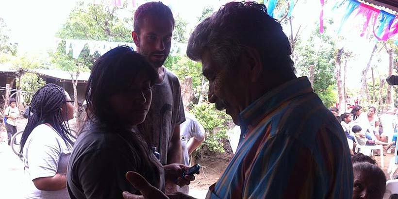 Speaking with the beneficiary families in la Sabanita